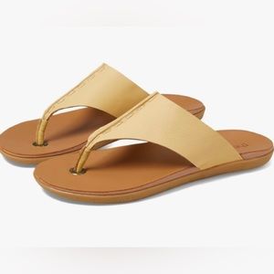 Gorgeous Sak Los Feliz yellow leather sandals